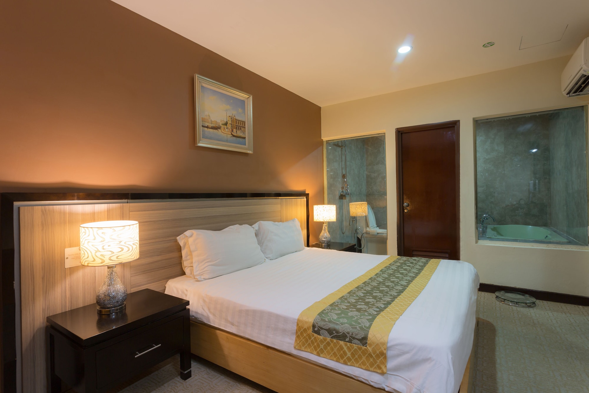 PREMIER, KING BED