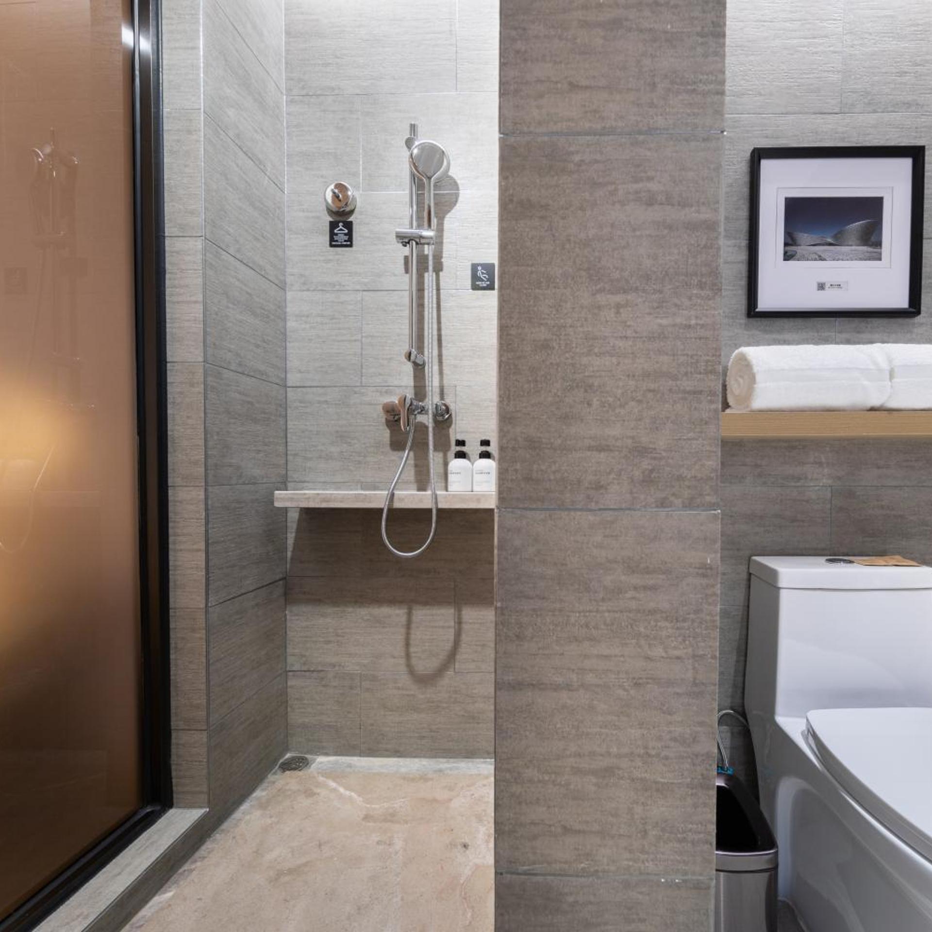Atour Hotel (Xiamen Jimei Lake Business Center) 50/55