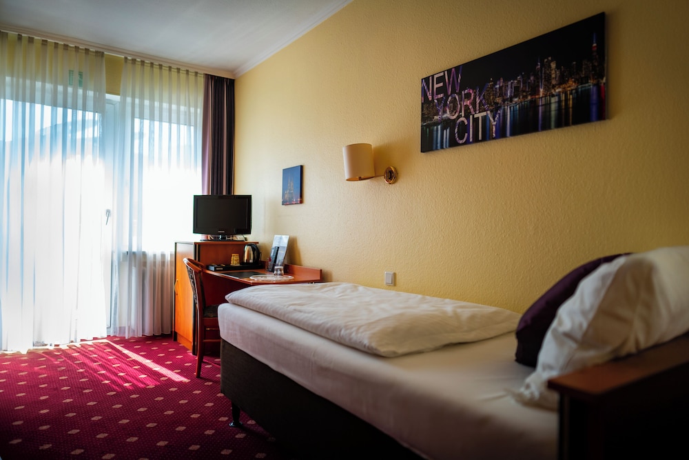 STANDARD, SINGLE, SINGLE BED, BALCONY