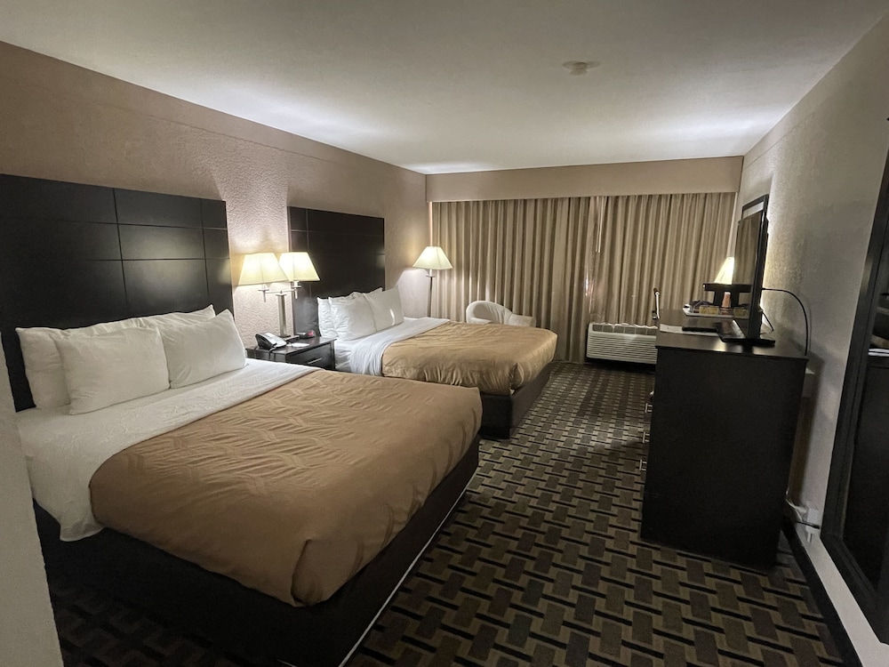 ROOM, QUEEN BED, ACCESSIBLE