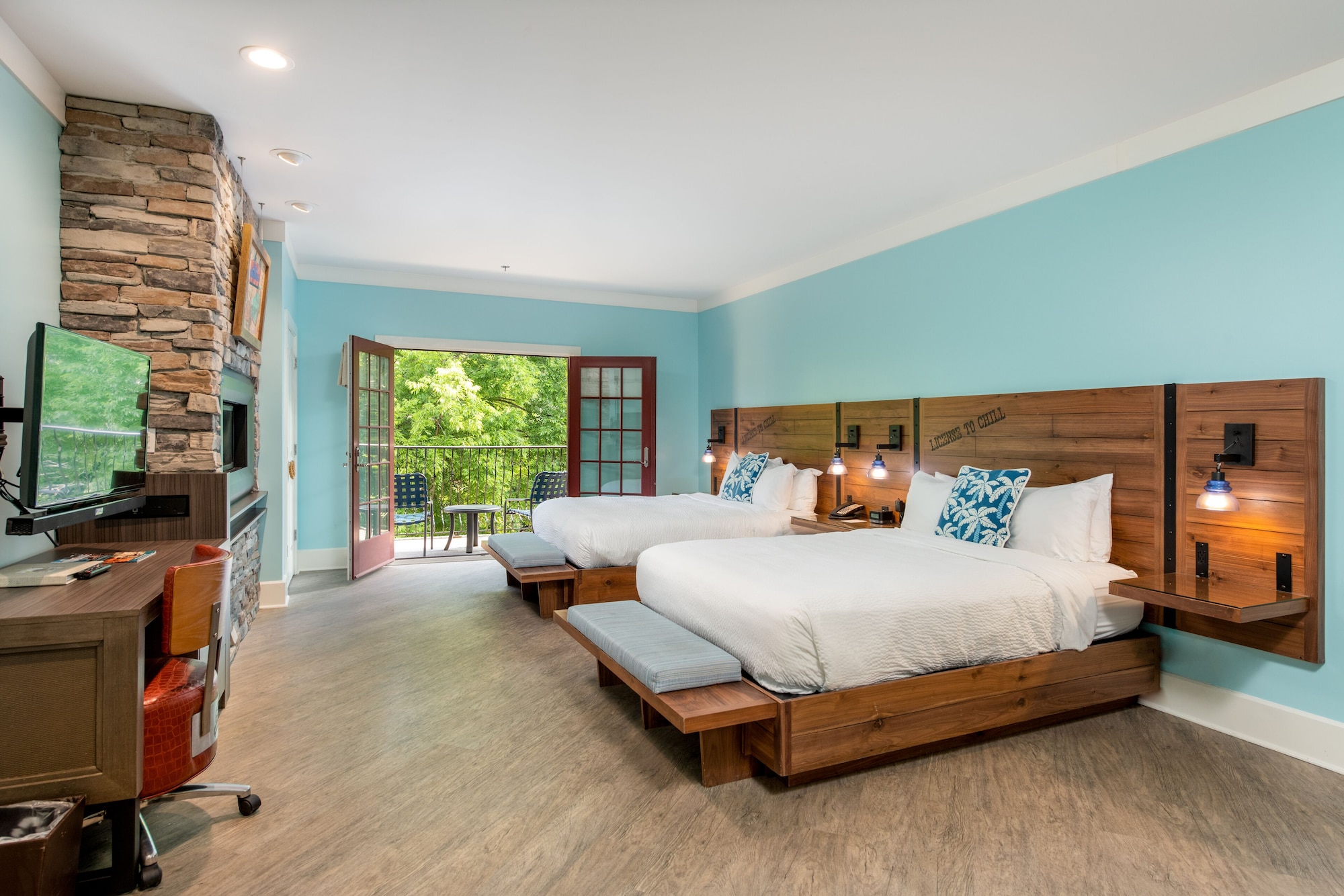 STANDARD, 2 QUEEN BEDS