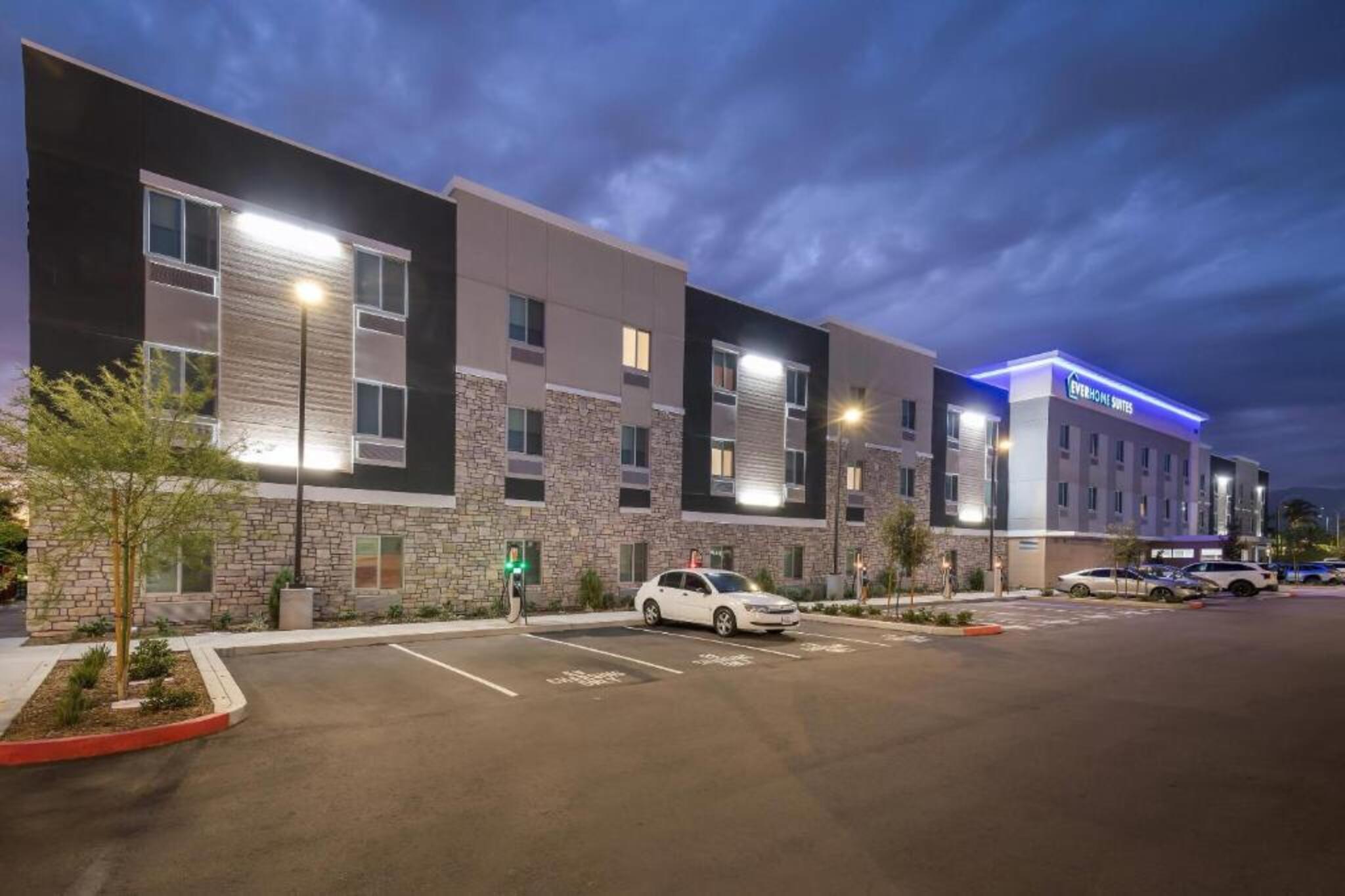 Everhome Suites Ontario Airport 33/39