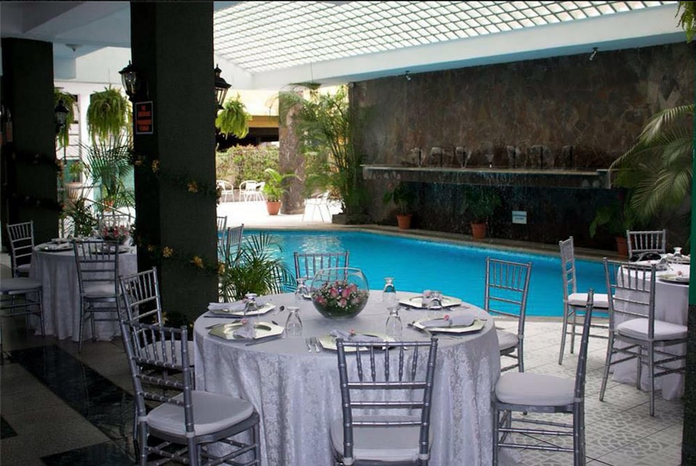 Excelsior Hotel 18/23