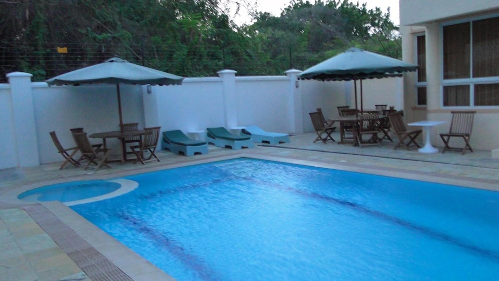 Pavilion Holiday Resort 27/29