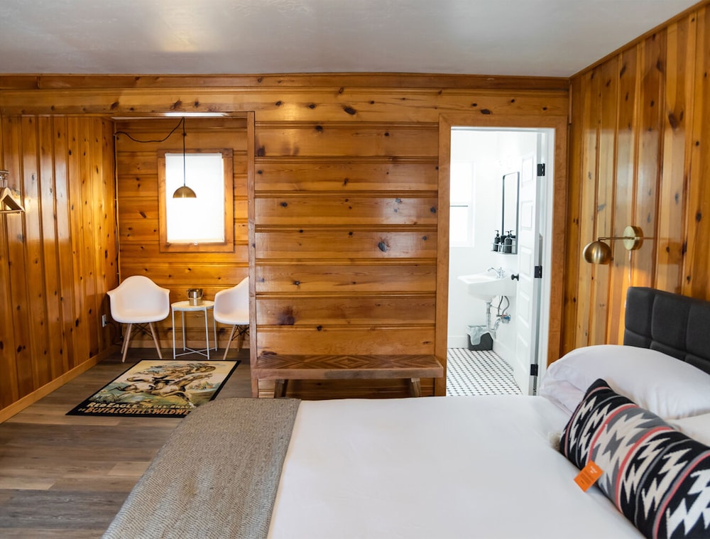 The Nightingale Motel 35/58