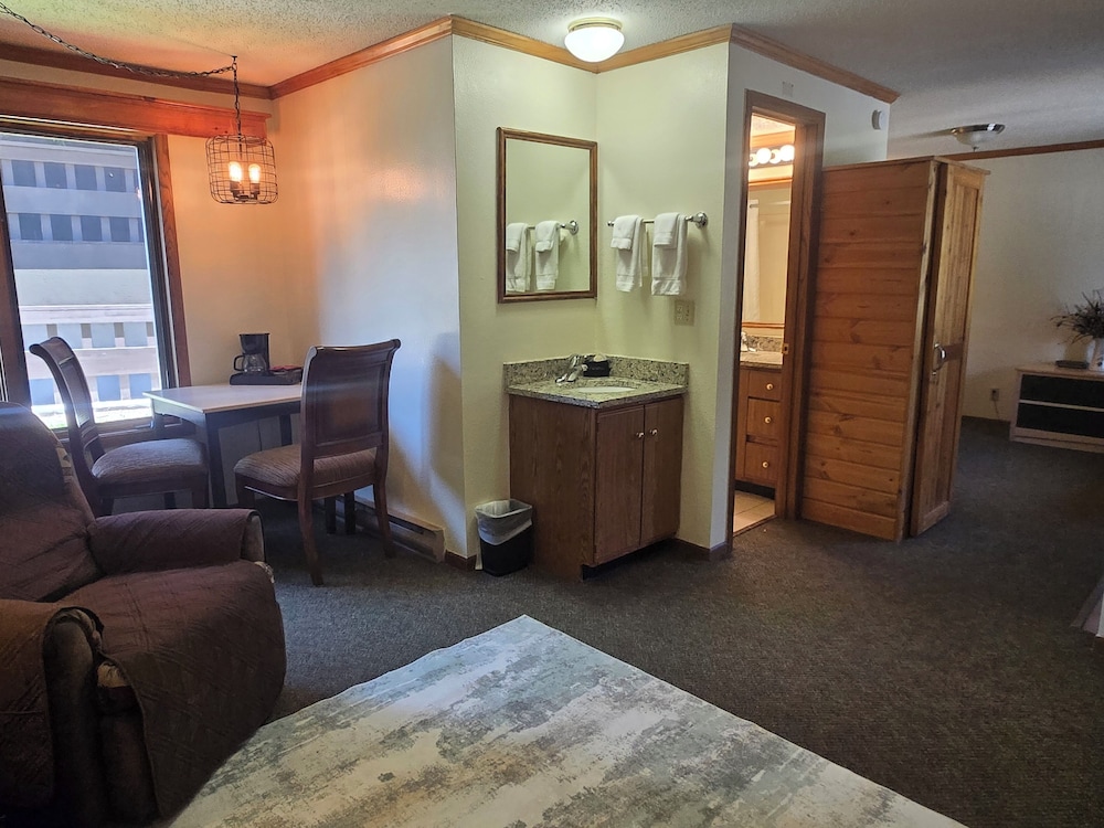 CENTERSTONE RESORT LAKE-AIRE 43/59