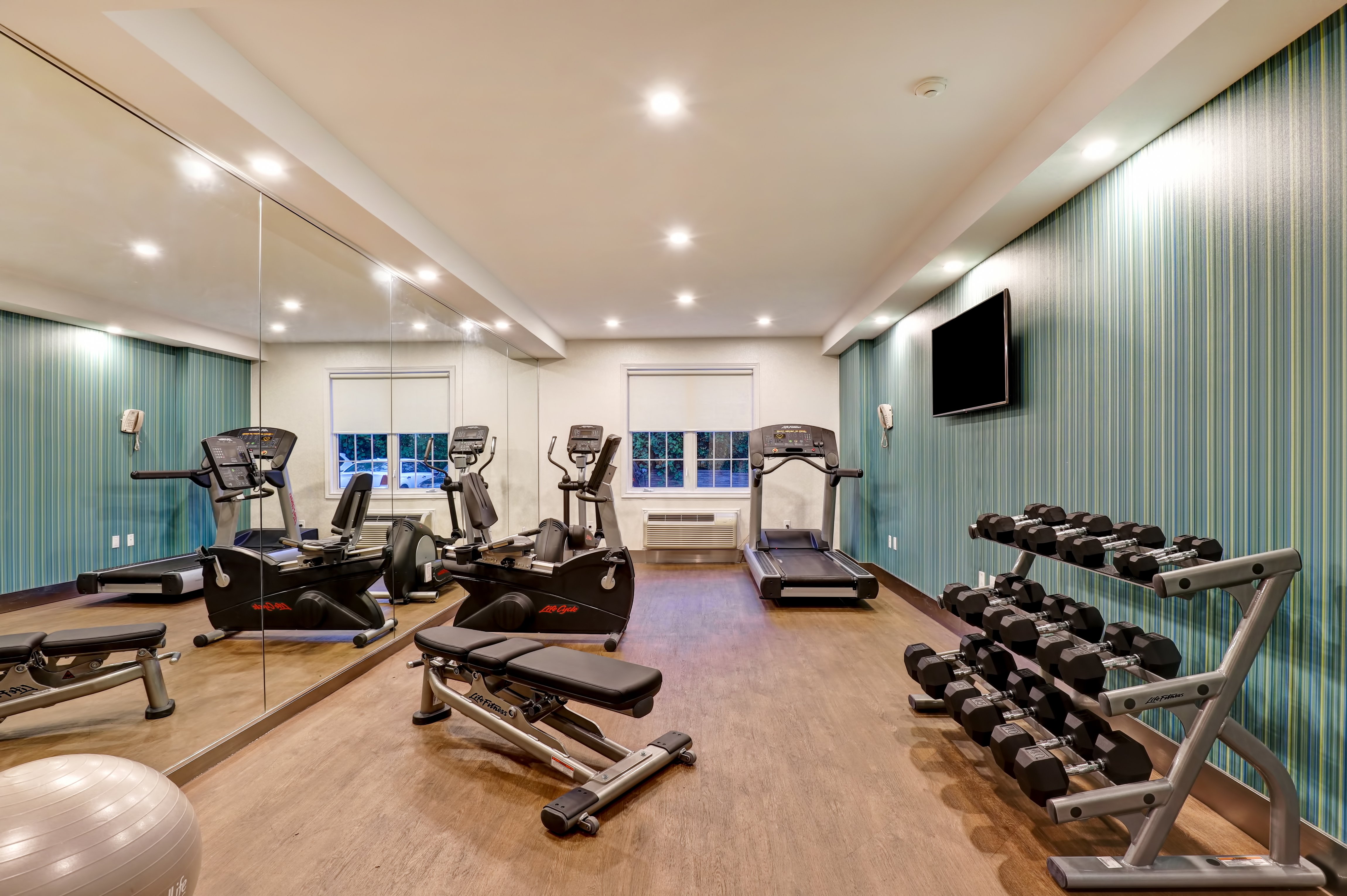 Holiday Inn Express Whitby Oshawa An Ihg Hotel 51/78