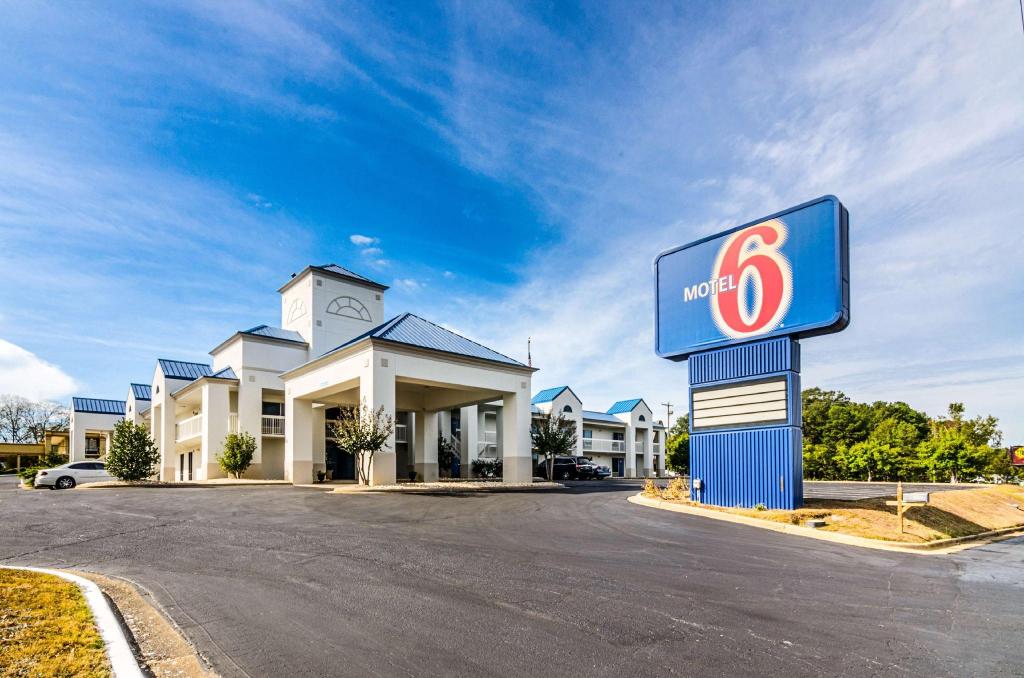 Motel6 Troy, AL 2/35