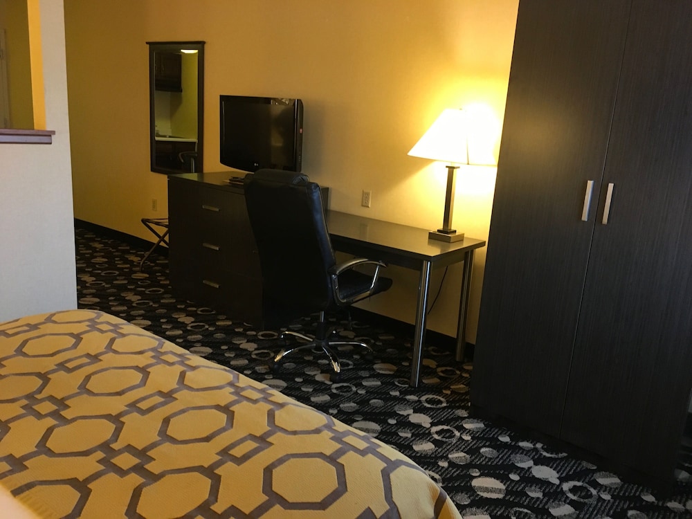 Baymont by Wyndham Branford/New Haven 25/45