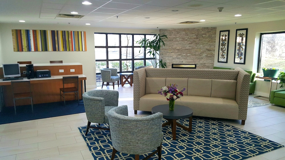 Holiday Inn Express Hotel And Suites Cincinnati Northeast Milford 35/49