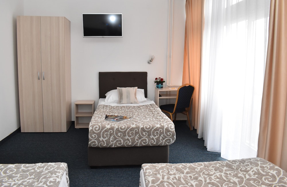 Slavija Hotel 27/32