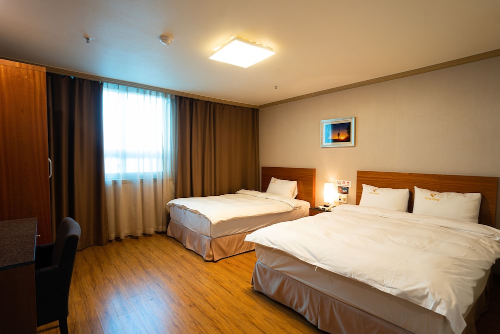 DELUXE, TWIN BEDS