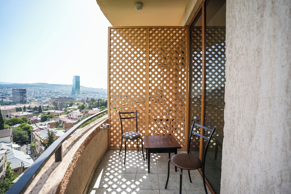 Andza Tbilisi Hotel 81/84