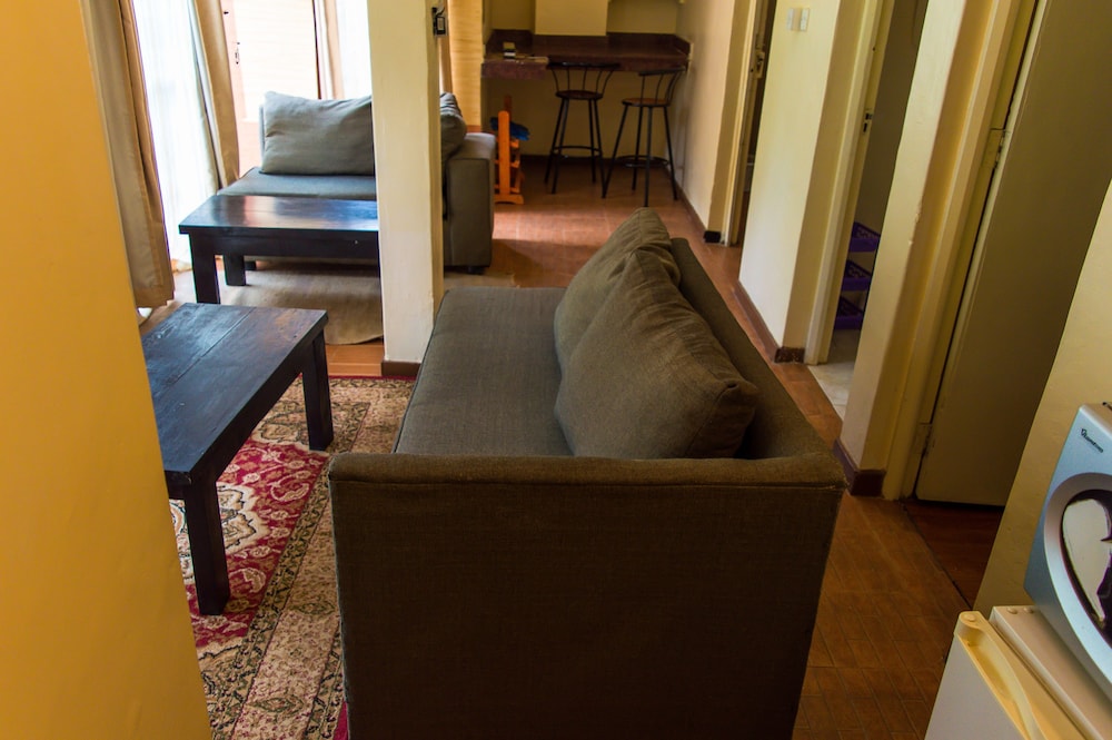 Rosslyn Apartments 23/50