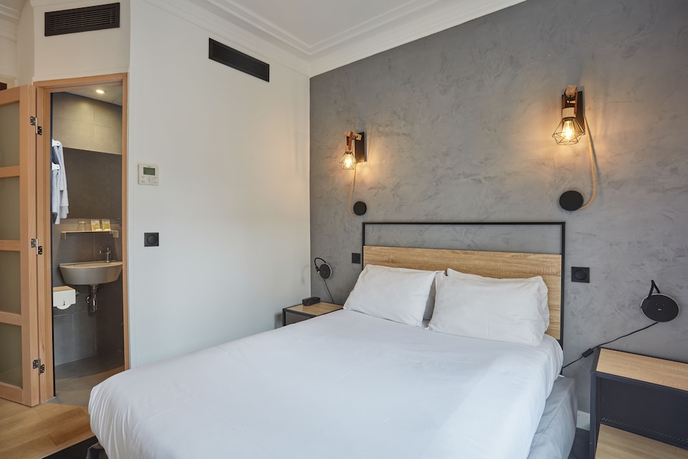Room at Hotel Auguste, PARIS