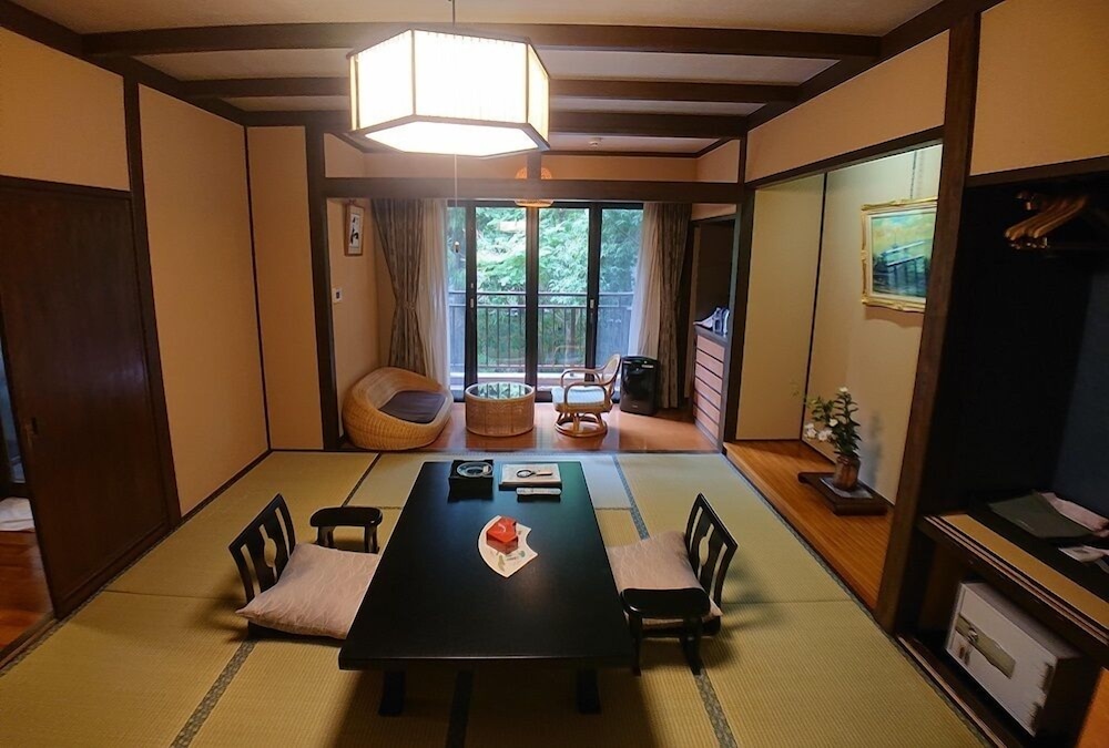 JAPANESE, QUADRUPLE, SEMI OUTDOOR BATH, TATAMI, SMOKING