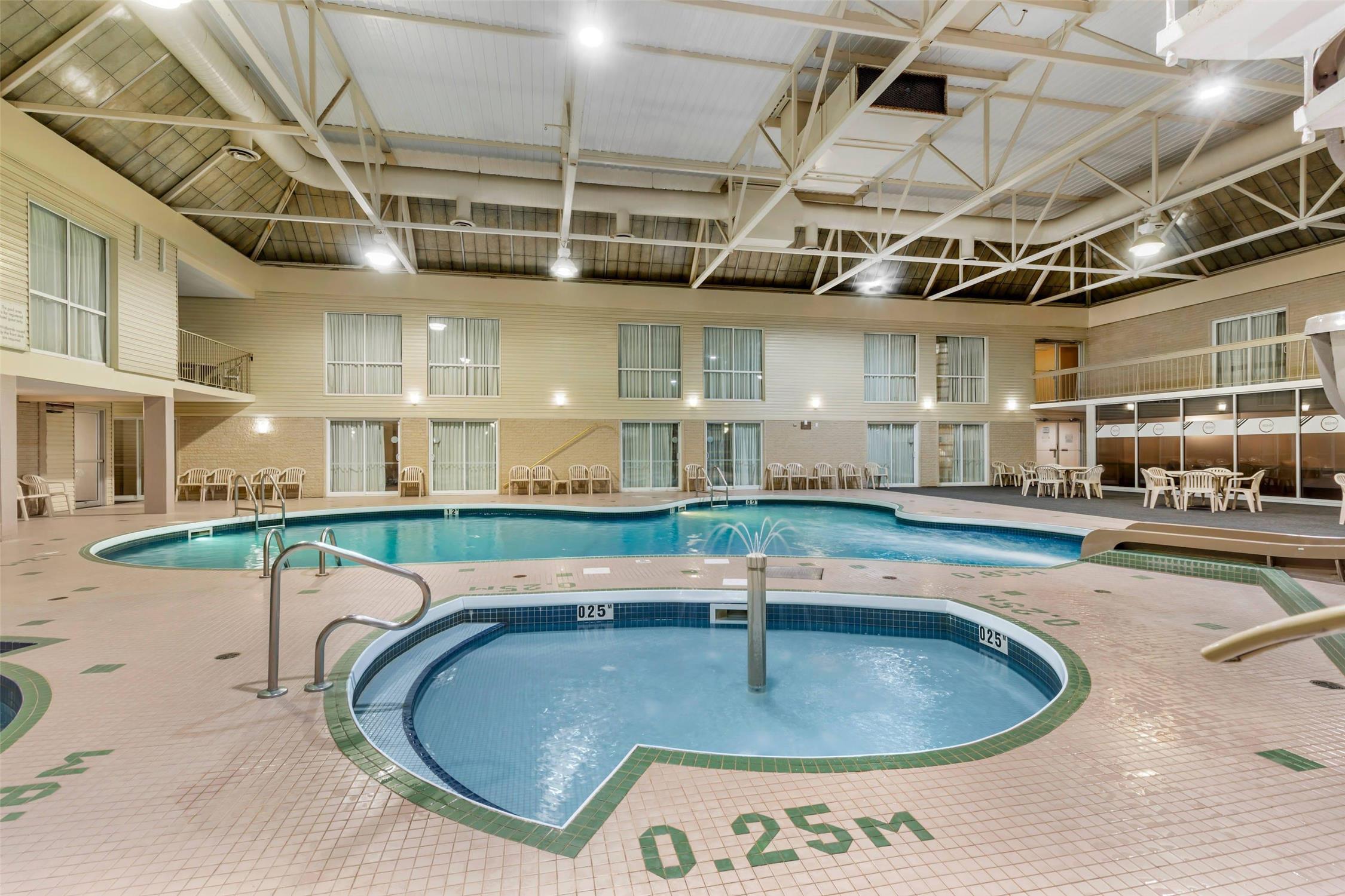 Clarion Hotel & Suites Brandon 13/35