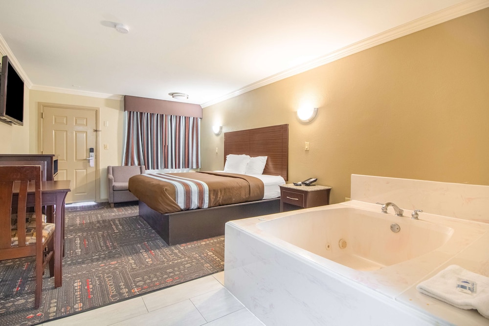 Americas Best Value Inn Houston Heights at I-45 21/40