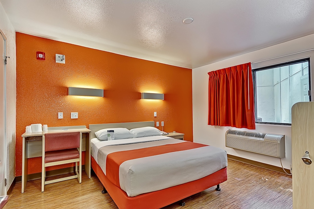 Motel6 Glenview, IL - Chicago North 34/60