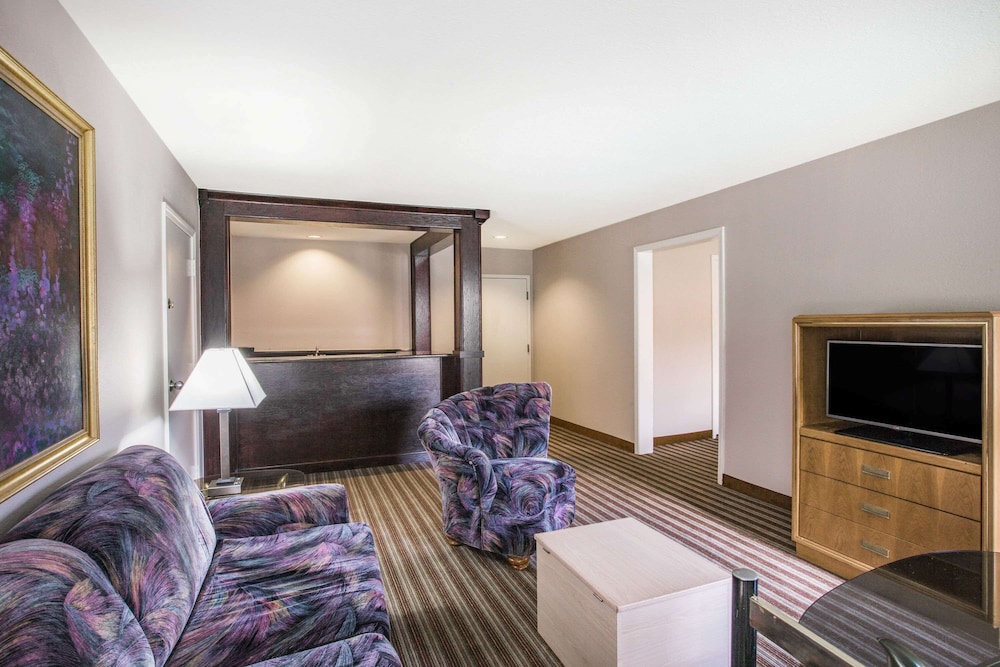 Super 8 By Wyndham Oxford 16/24