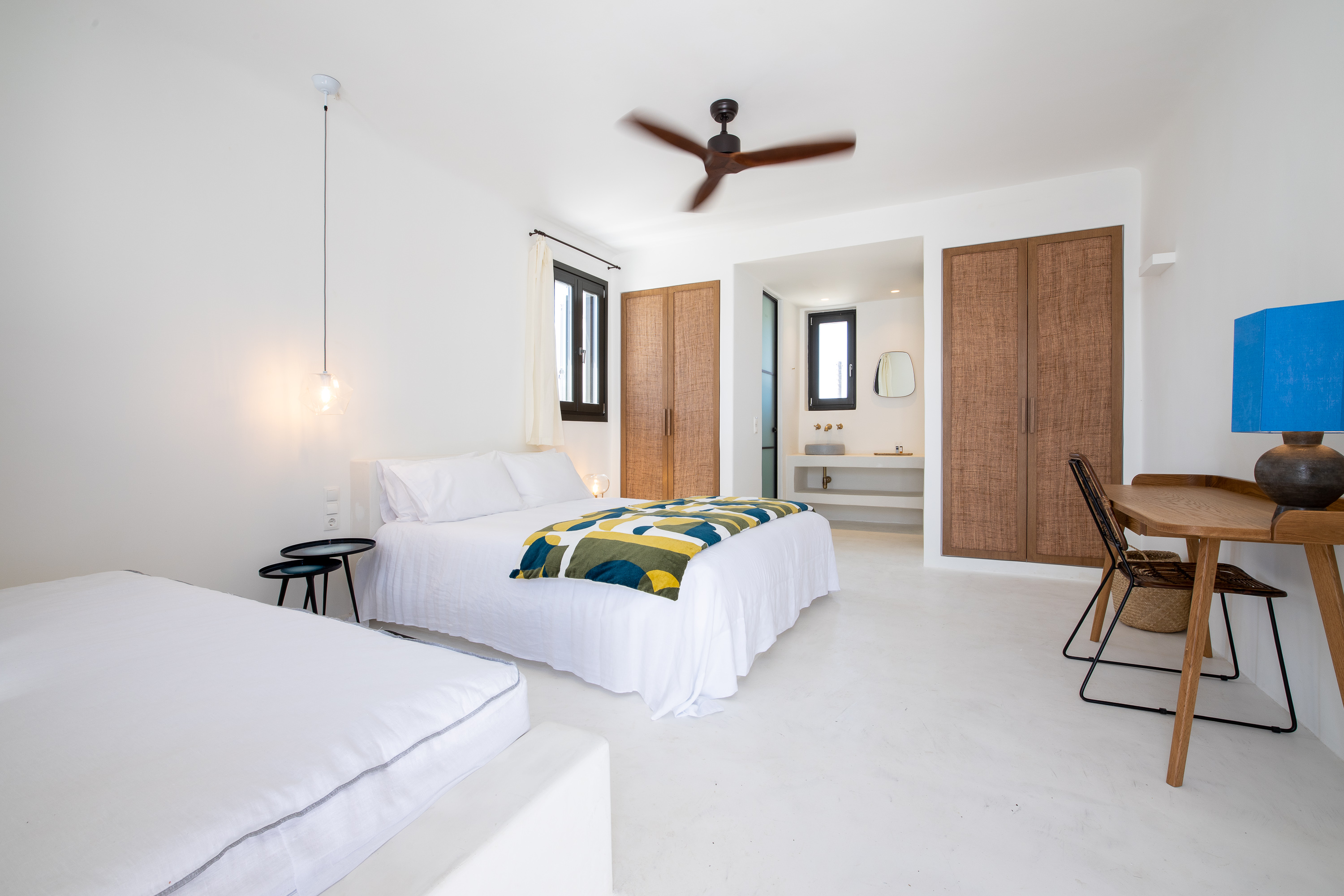 Executive, Suite