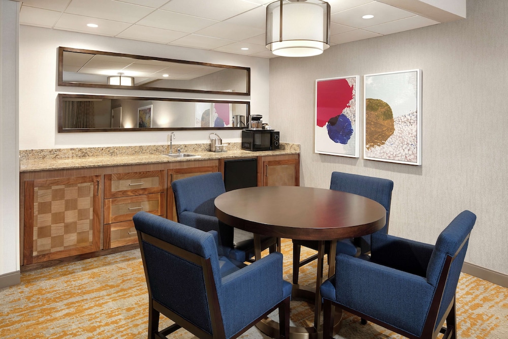 DoubleTree by Hilton Hotel Ontario Airport 25/62