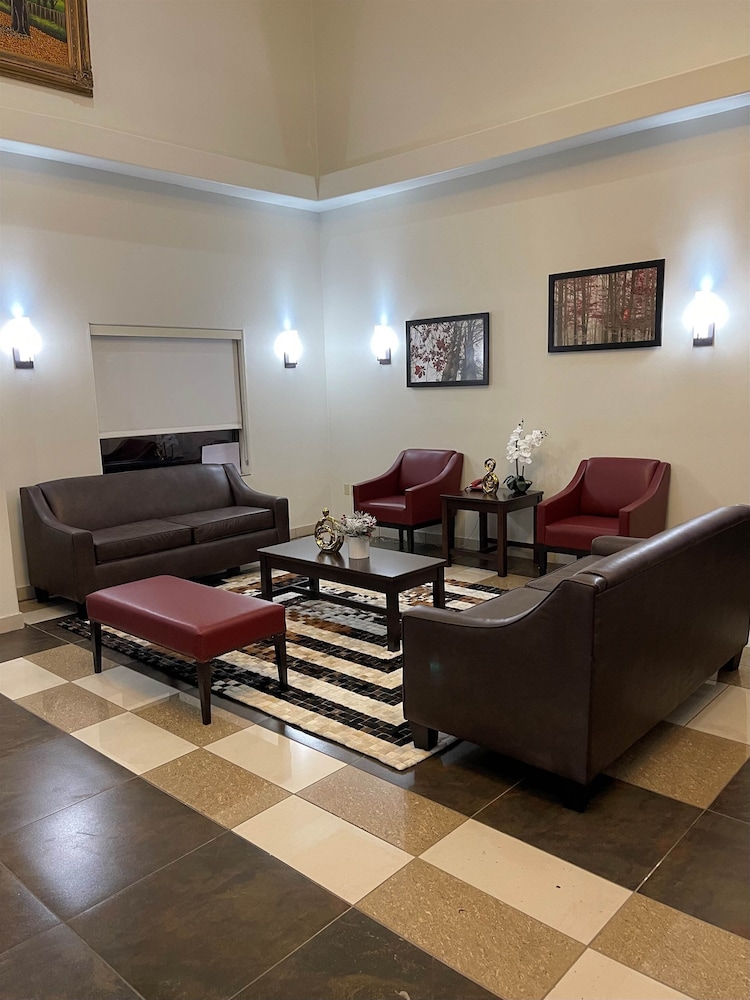 Red Roof Inn and Suites Detroit - Melvindale / Dearborn 30/42