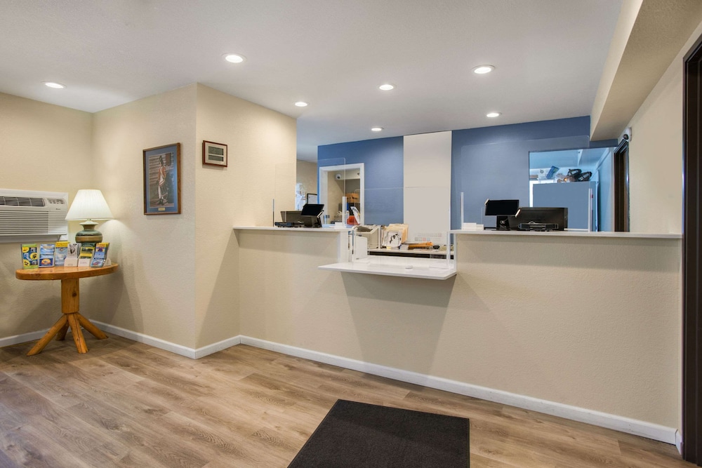 Days Inn by Wyndham Mackinaw City/Bridgeview Area 6/61