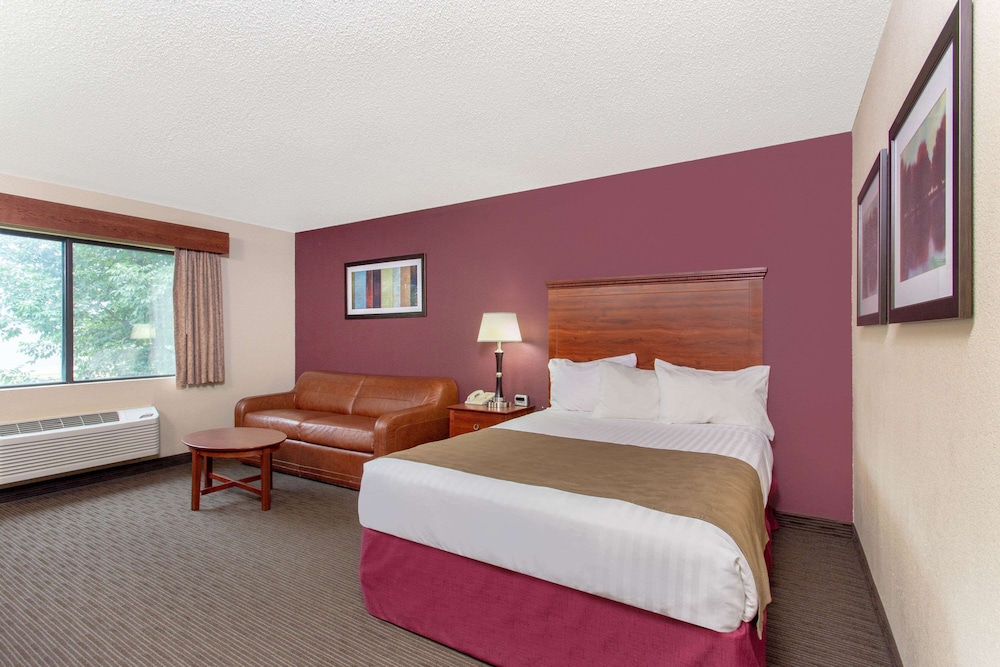 Room, Queen Bed