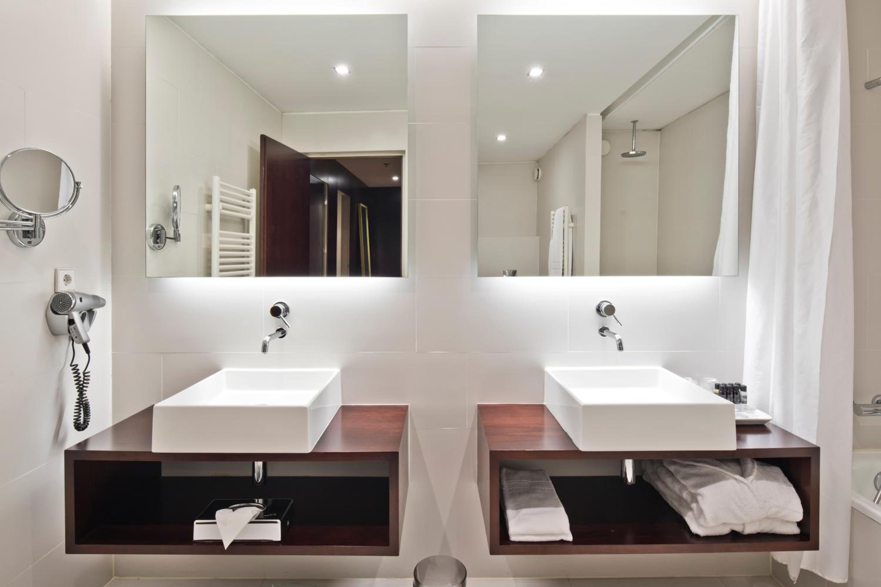 جناح تنفيذي بسرير مزدوج، Golden Tulip Sao Joao da Madeira Hotel 6/10