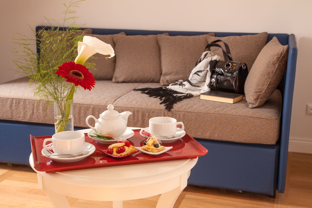 FLORIS HOTEL 59/73