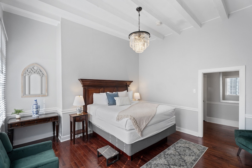 PREMIUM, KING BED