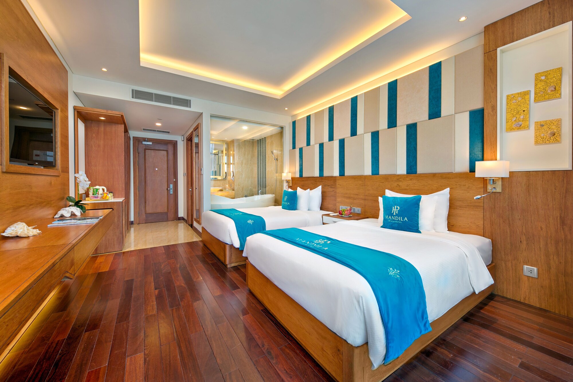 Deluxe, 2 Double Beds, Ocean Front, Balcony، Mandila Beach Hotel Danang 3/7