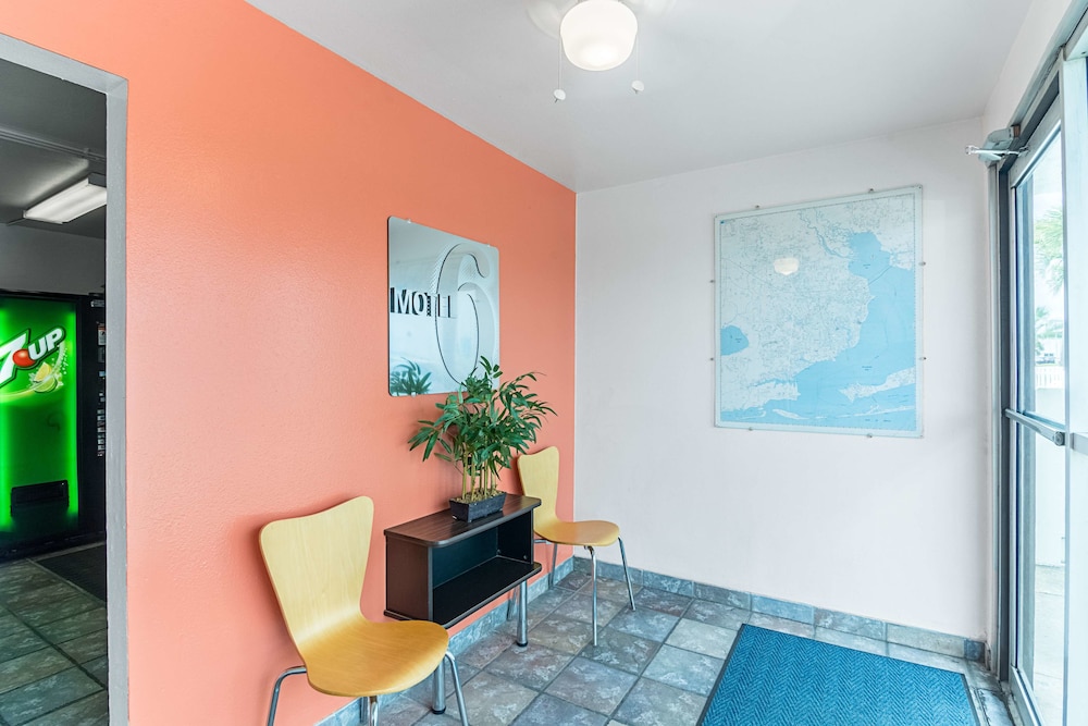 Motel6 Pensacola, FL - West 12/23