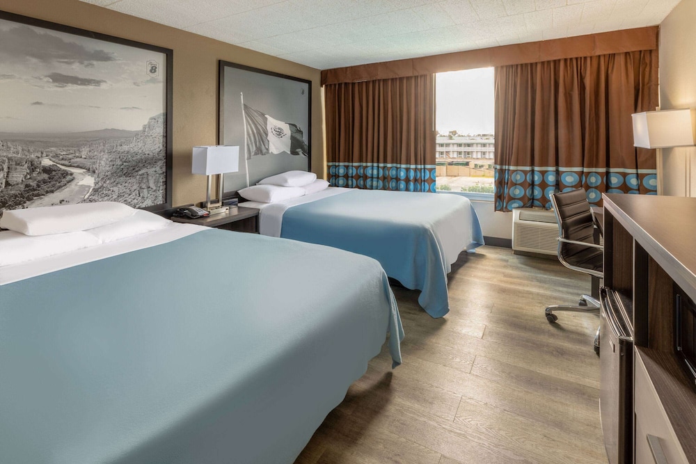 Super 8 by Wyndham Laredo 10/25