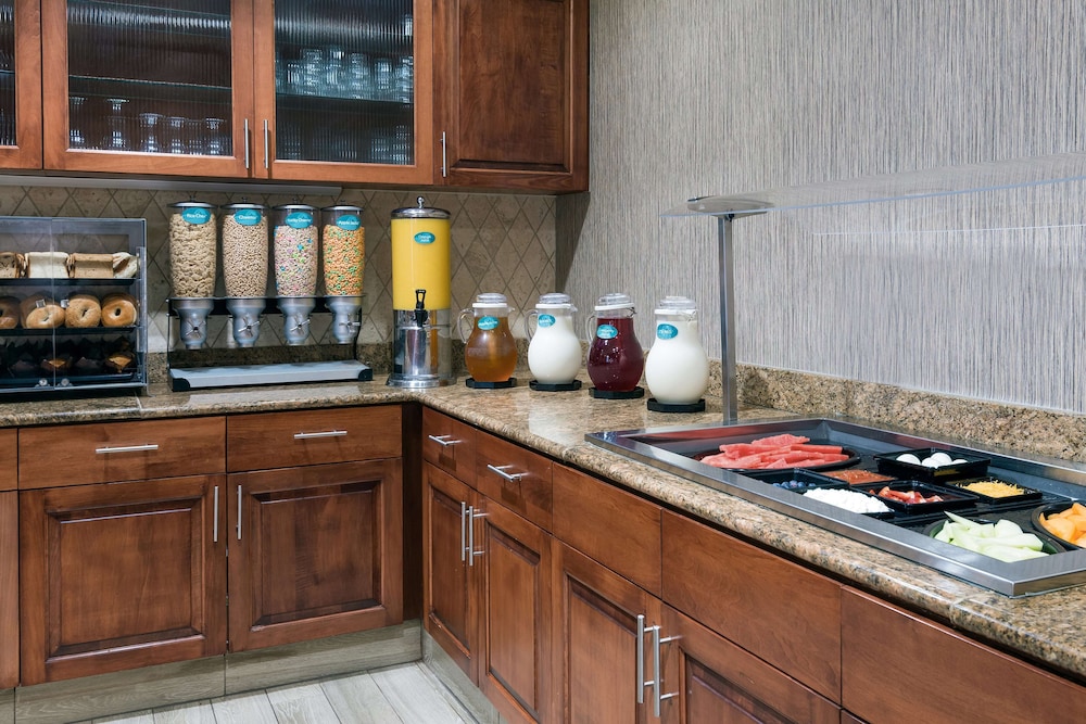 Homewood Suites by Hilton Cleveland-Beachwood 41/49