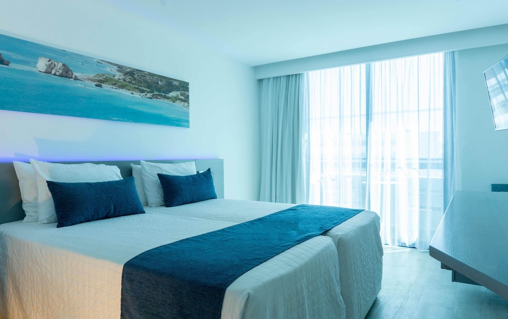 Anonymous Beach Hotel - Adults Only 16/72