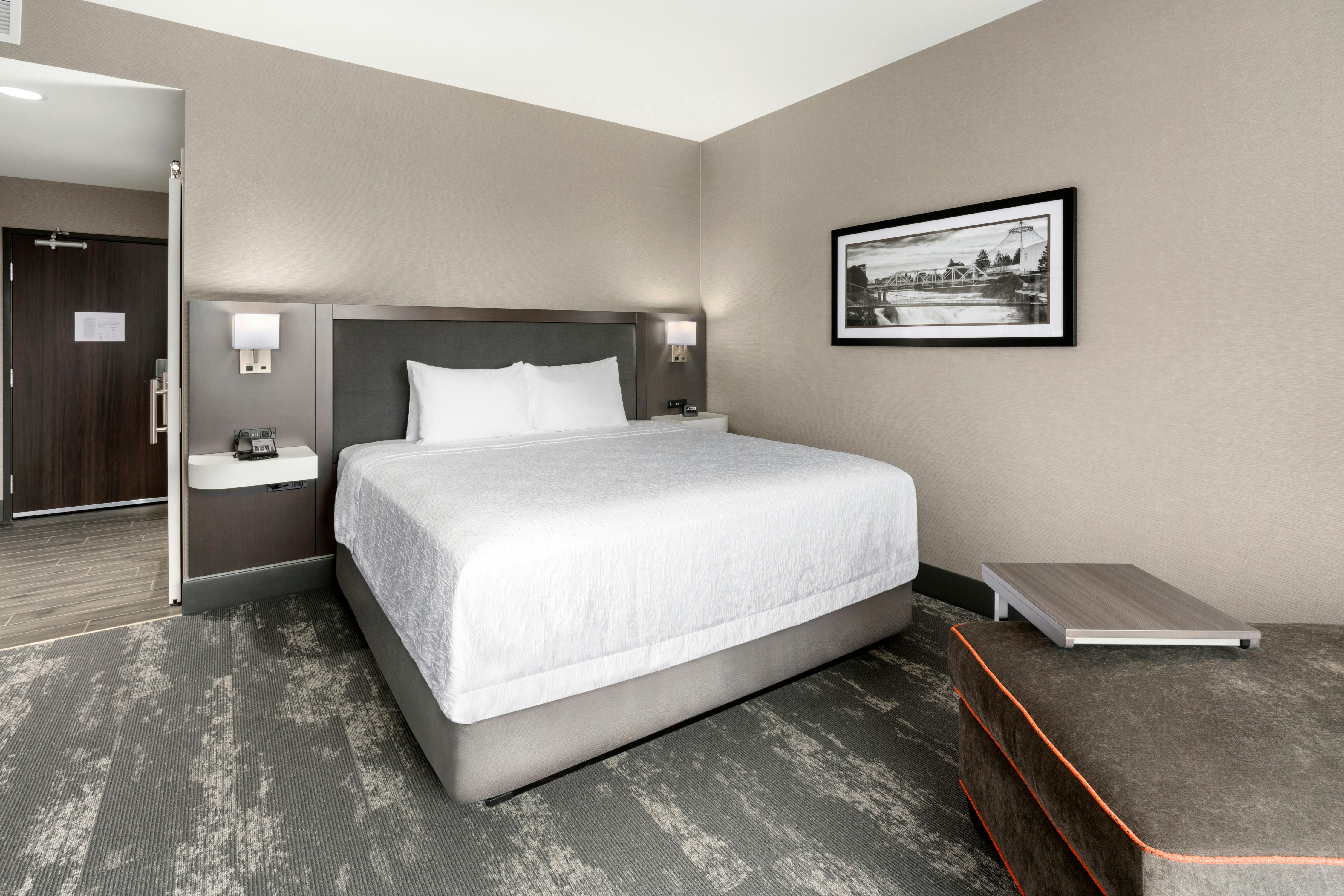 ROOM, KING BED, CITY VIEW