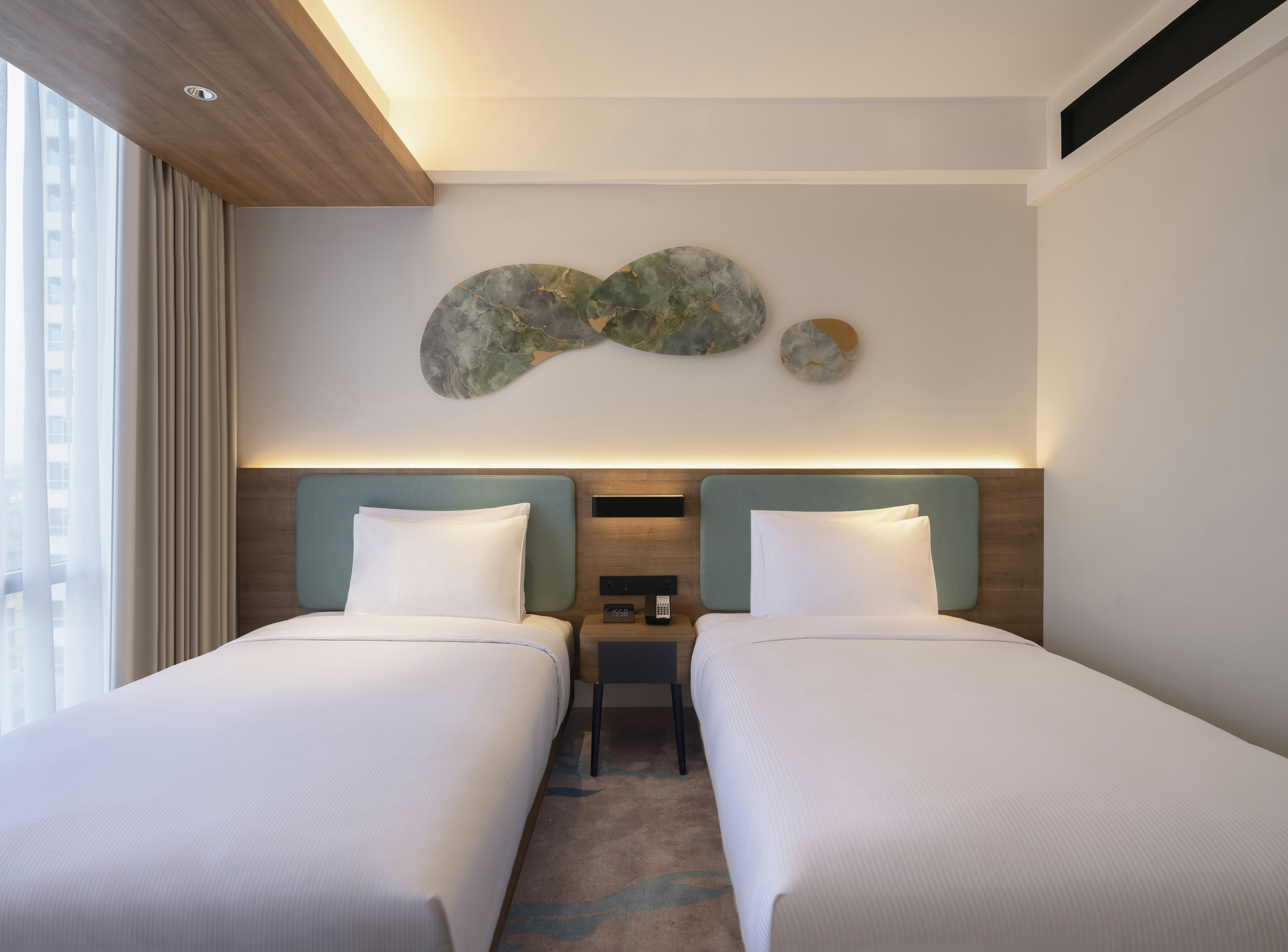GUEST ROOM, TWIN BEDS, HIGH FLOOR