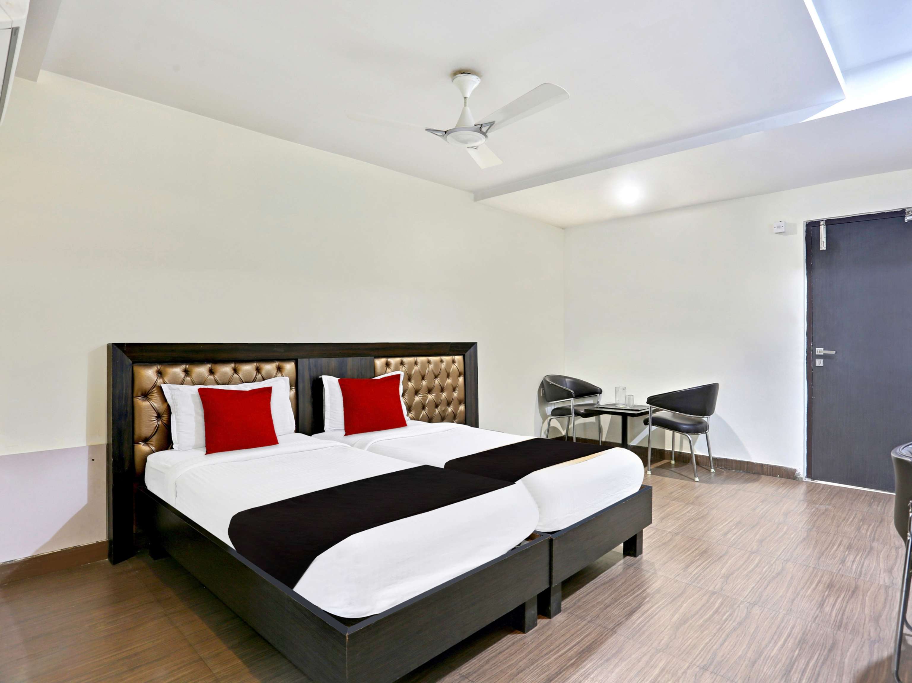 OYO 9003 Deccan Inn 24/42