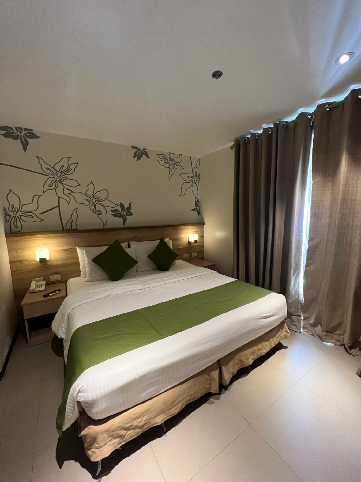 1 Bedroom, Suite, Apartment