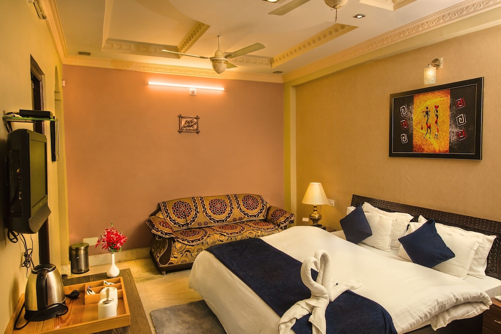 HOTEL MEENAKSHI 17/48