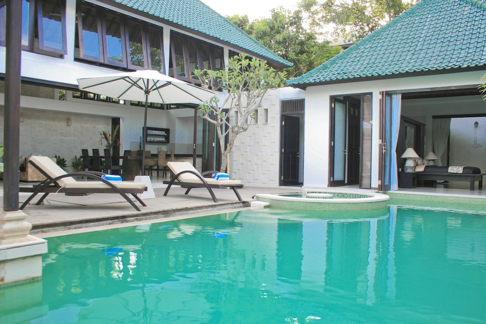 Artemis Villa And Hotel 26/46