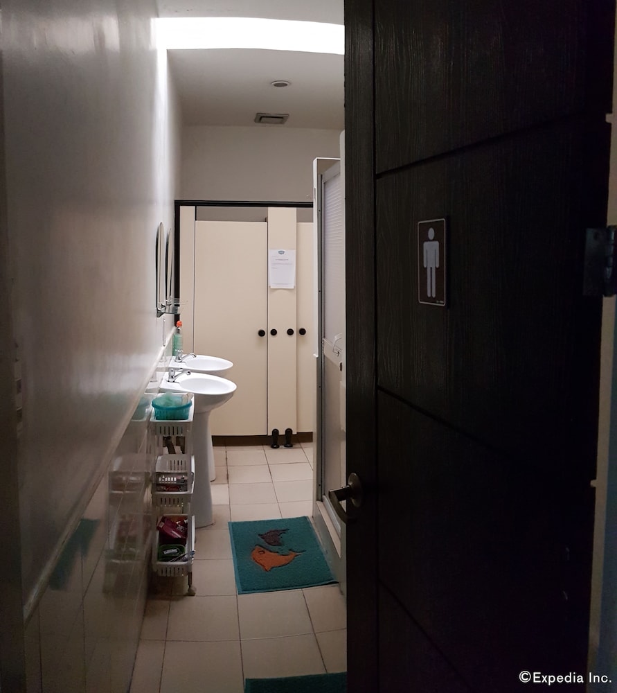 Crossroads Hostel Manila 46/46