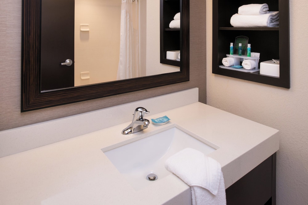 جناح بسريرين كوين مع أريكة، Holiday Inn Express Suites Monroe 4/5