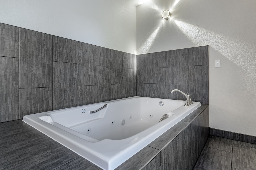 Comfort Inn & Suites Tualatin - Lake Oswego South 36/60