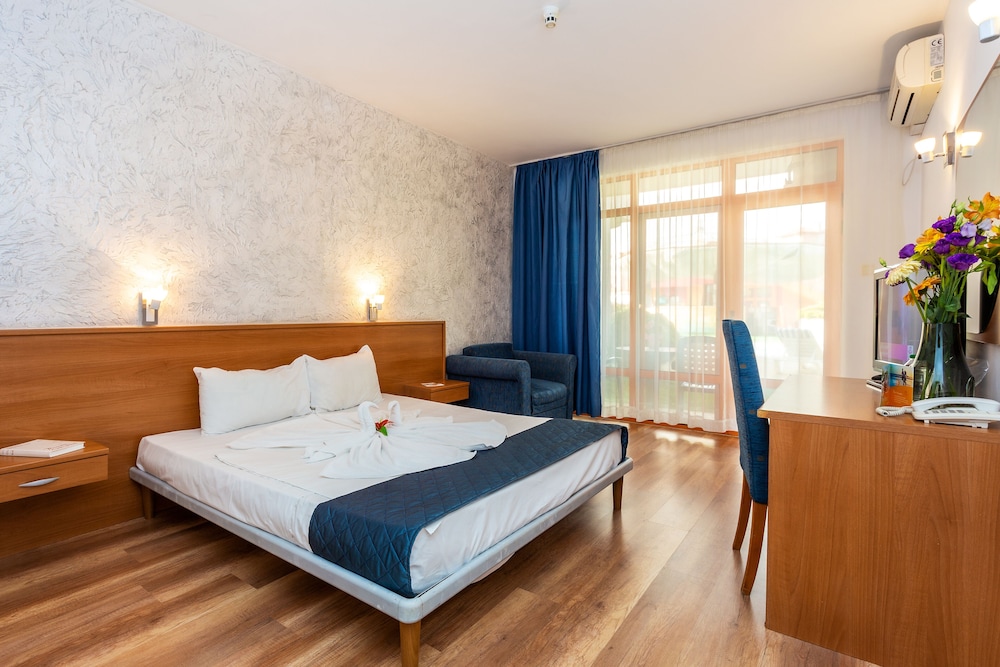 FAMILY, DOUBLE OR TWIN BED