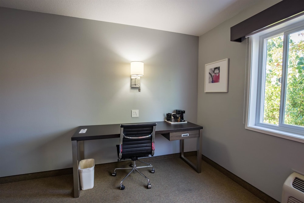 Extended Stay America Premier Suites - Portland - North 39/50