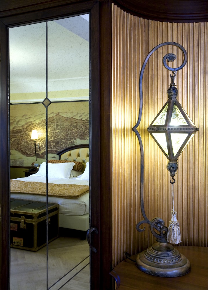 Grand Hotel Savoia Genova, Curio Collection by Hilton 65/73