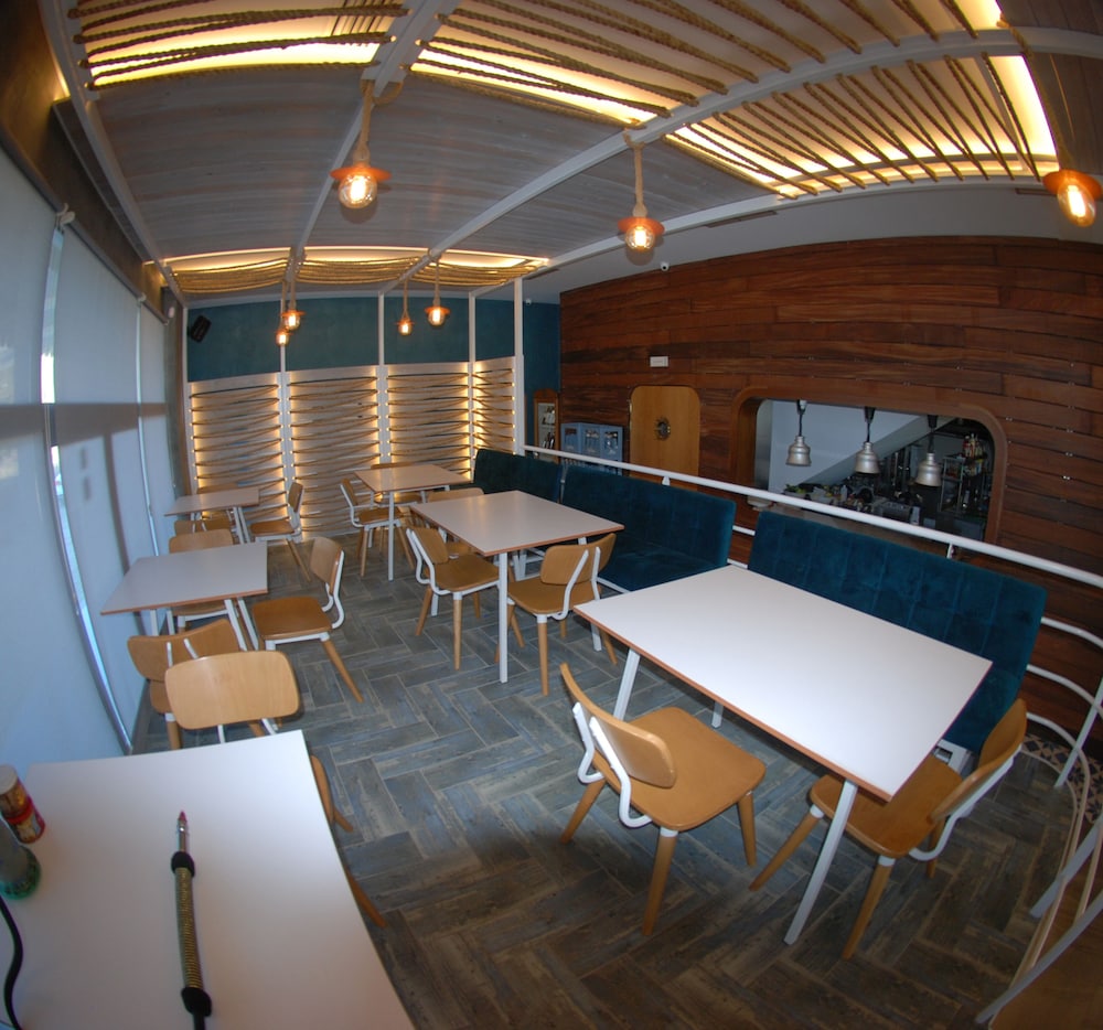 Divers Hotel 34/43